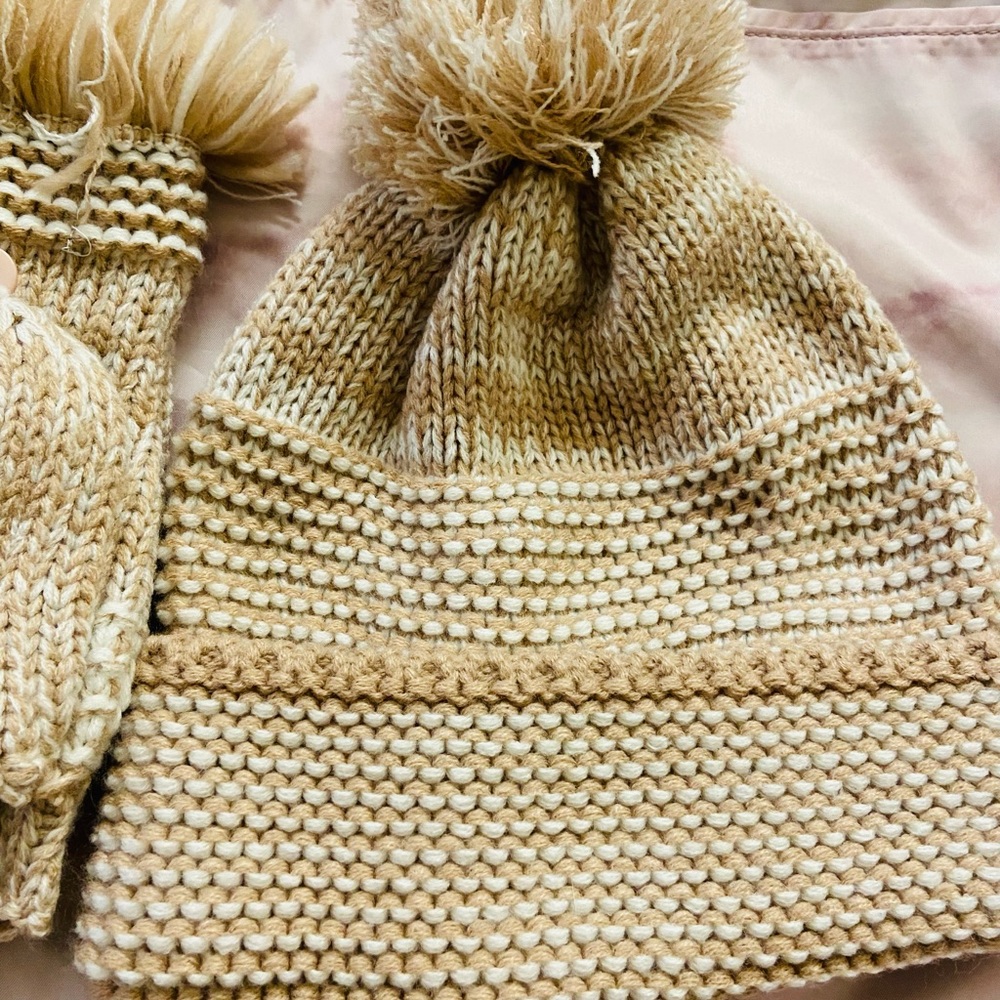 Jessica Simpson Beanie & gloves.